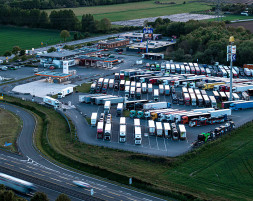Ladepark für Güterverkehr, Sonnenuntergang