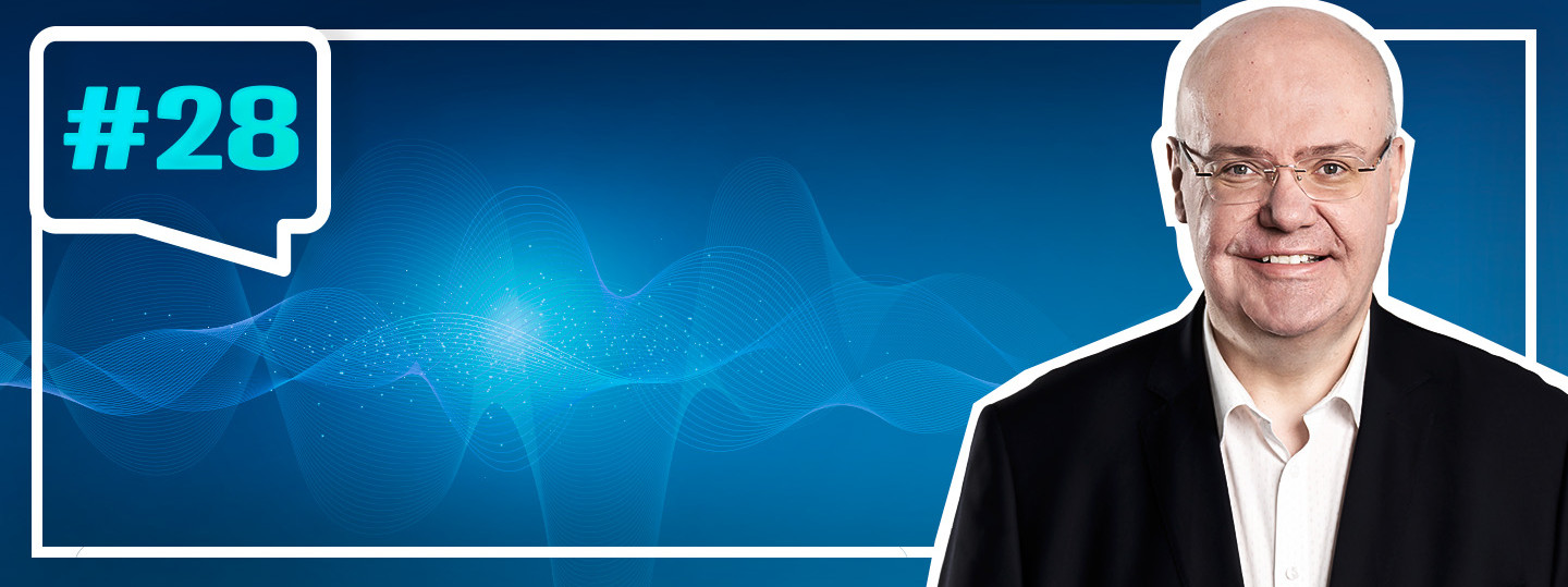 Grafik mit blauem Hintergrund auf dem Erik Stab, CEO ENGIE Deutschland zu sehen ist und Sprechblase. Thema Energie und Innovation.