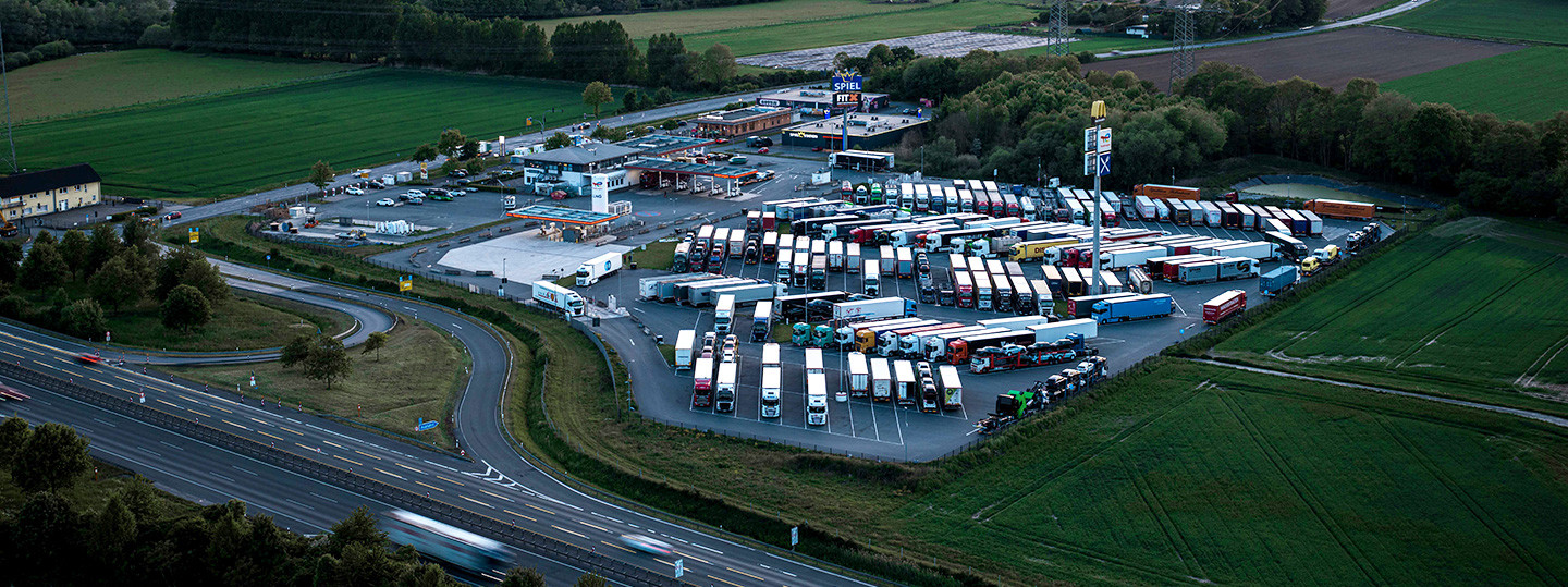 Ladepark für Güterverkehr, Sonnenuntergang
