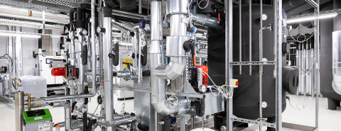 ENGIE Deutschland Pressemitteilungen - Abwärme aus Bestandsrechenzentrum von NTT DATA ermöglicht klimaschonendes Wärmekonzept in neuem Berliner Quartier (Kaltwasserpumpe für den Kühlkreislauf)