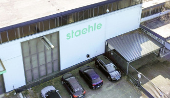 ENGIE Deutschland Zero Carbon-Magazin: Ganzheitliches Energiekonzept: Staehle spart 85 % Heizwärme mit ENGIE (Staehle Hauptgebäude und Parkplatz)
